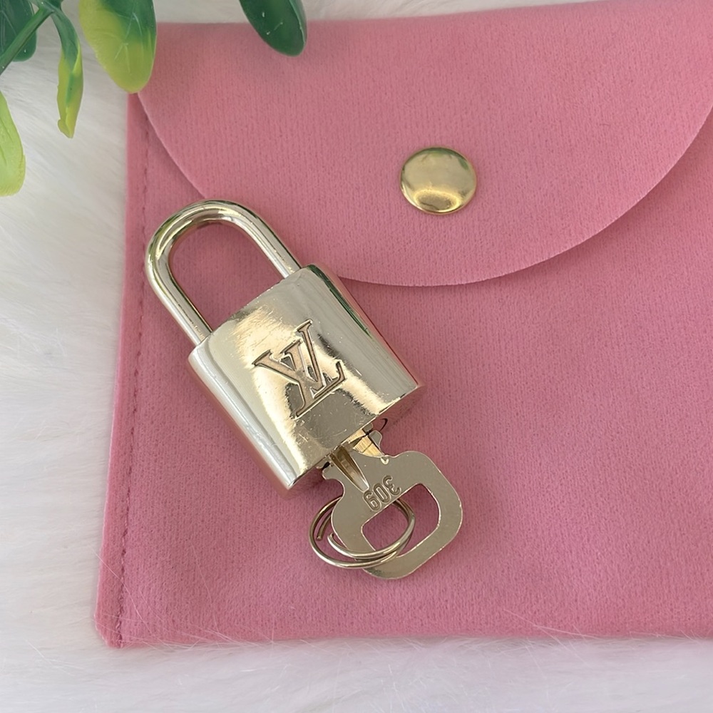 Louis Vuitton Padlock And Key #309 - Picture 8 of 10
